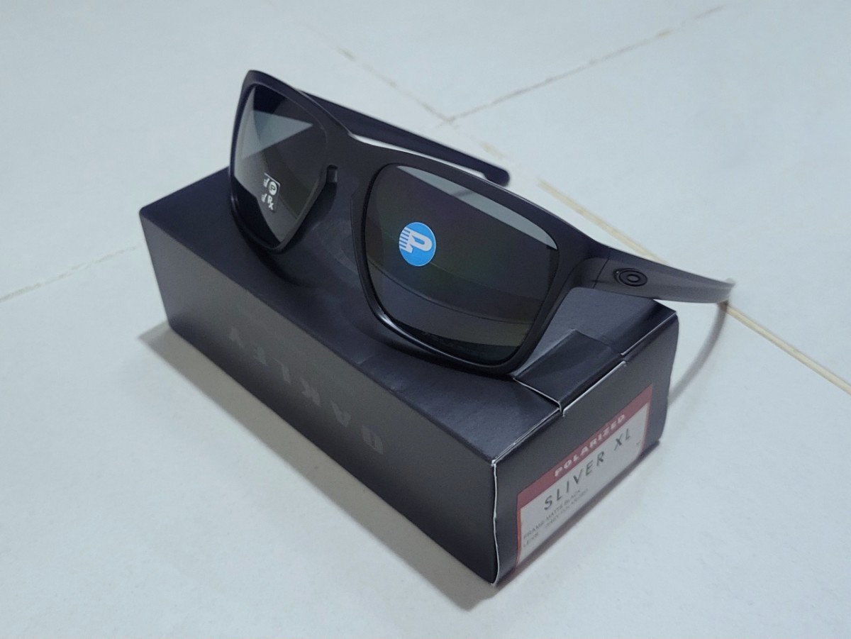 あすつく】 OAKLEY 偏光レンズ 新品 正規品 SLIVER OO9341-0157