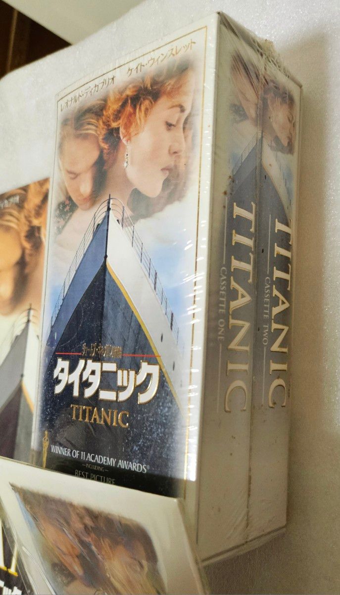 レオナルドディカプリオ作品　タイタニック　仮面の男　映画パンフレット、タイタニックVHSビデオ