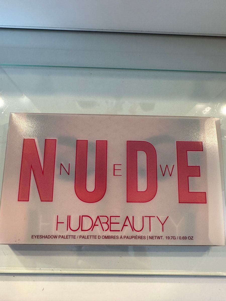 Huda Beauty 大人気アイシャドウパレットNEW NUDE未使用に近い