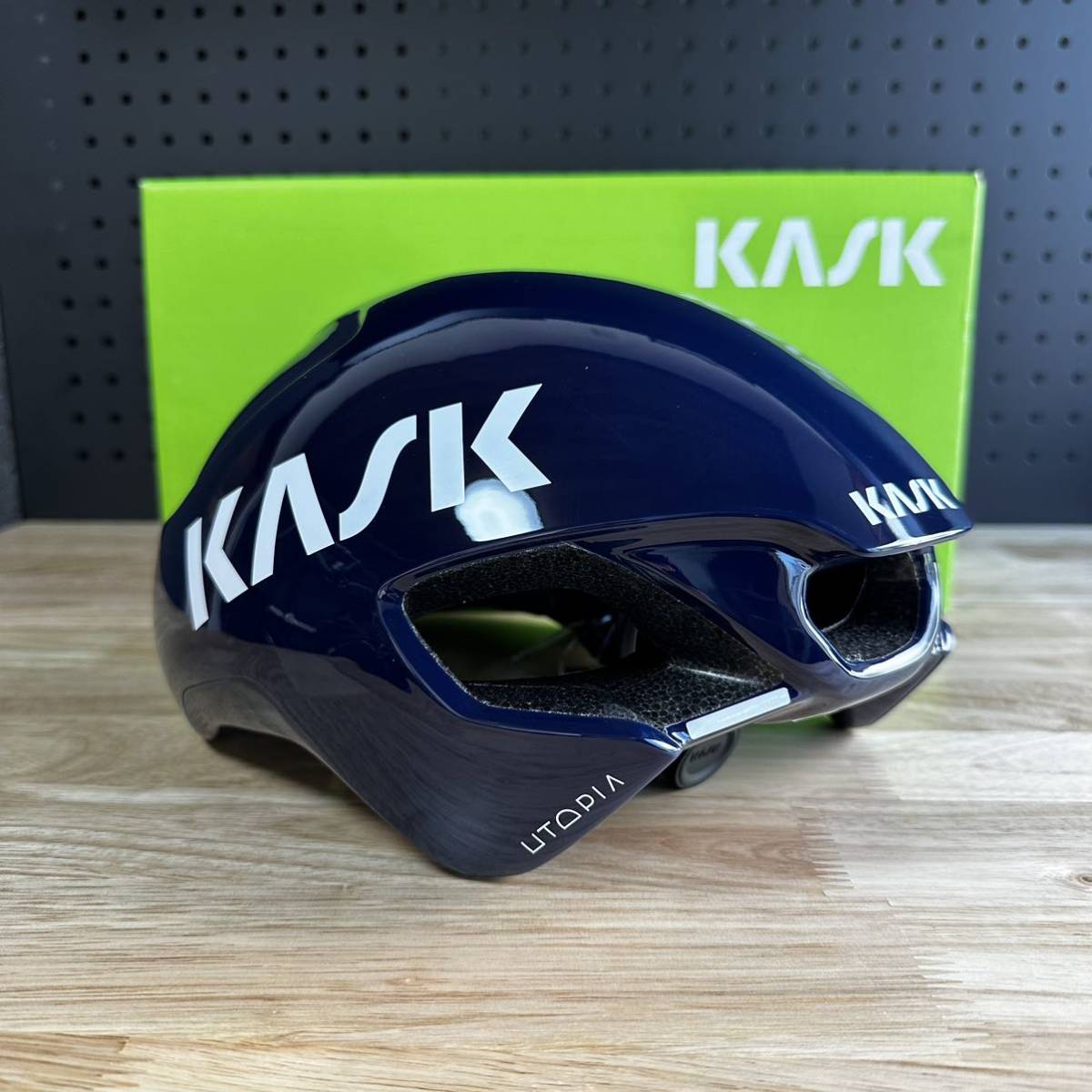 独特の素材 新品 Kask Utopia Y ヘルメット カスク protone Lサイズ