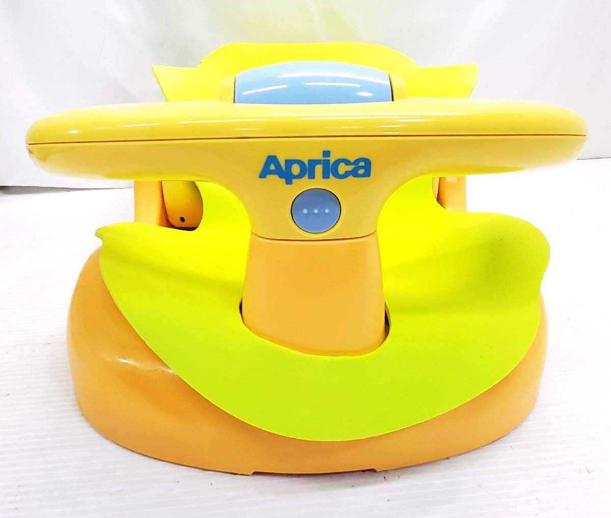 §　A25296 Aprica アップリカ バスチェア 中古 生後24カ月頃までの乳幼児一人用 入浴補助 お風呂 黄色 元箱、取説あり_画像3