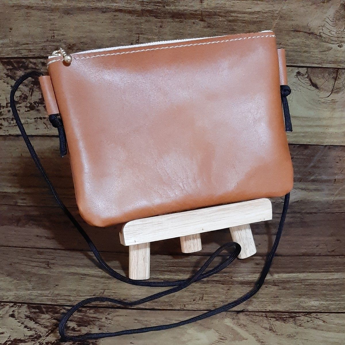 ハンドメイド レザーサコッシュ キャメル