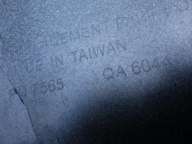 ZVW30 後期 プリウス 純正タイプ社外 フロントバンパー PRIUS MADE IN TAIWAN 黒 PD7565 QA6044 MADE IN TAIWAN_画像5