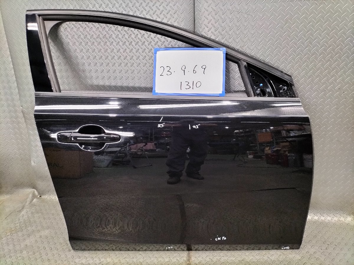 ★LDA-MD4204T　MD ボルボ V40 D4 モメンタム　平成30年　純正　運転席側　右　フロント F　ドア ASSY　M25　717 オニキスブラック 黒★_画像1