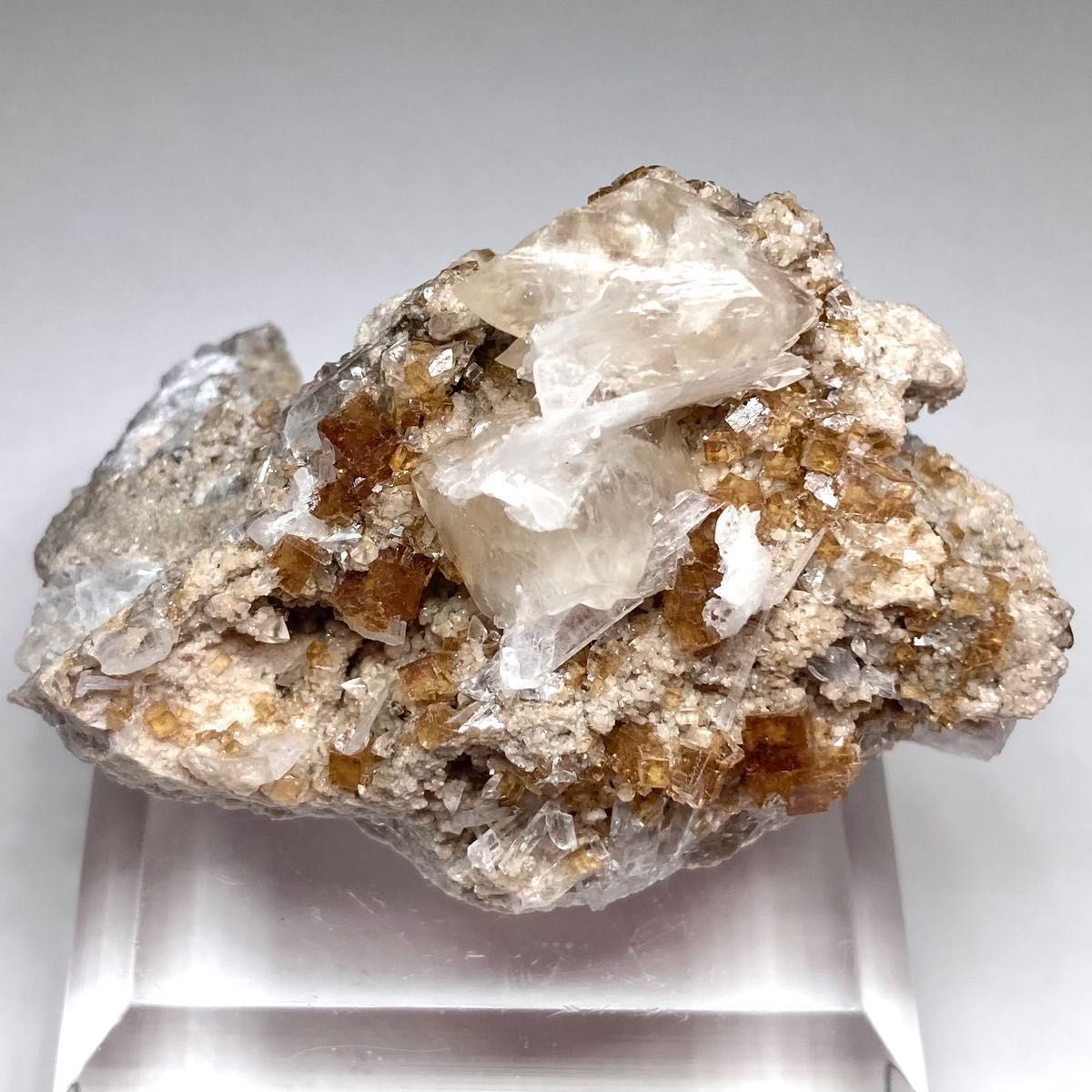 イエローアパタイト 弗素燐灰石 1,4g AP070 鉱物 標本 原石 天然石