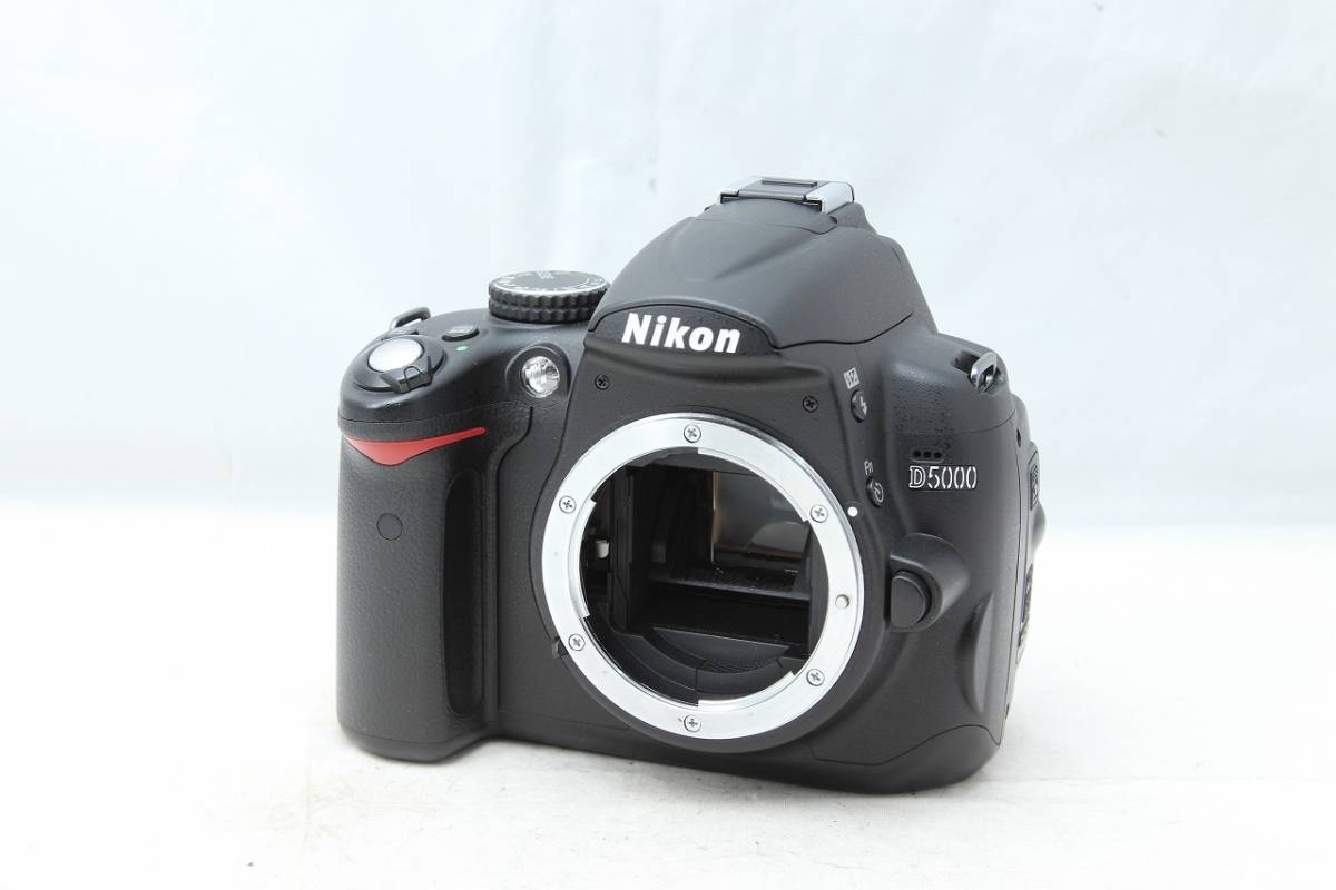 世界的に有名な NIKON ニコン D5000 ボディ シャッター回数4214回