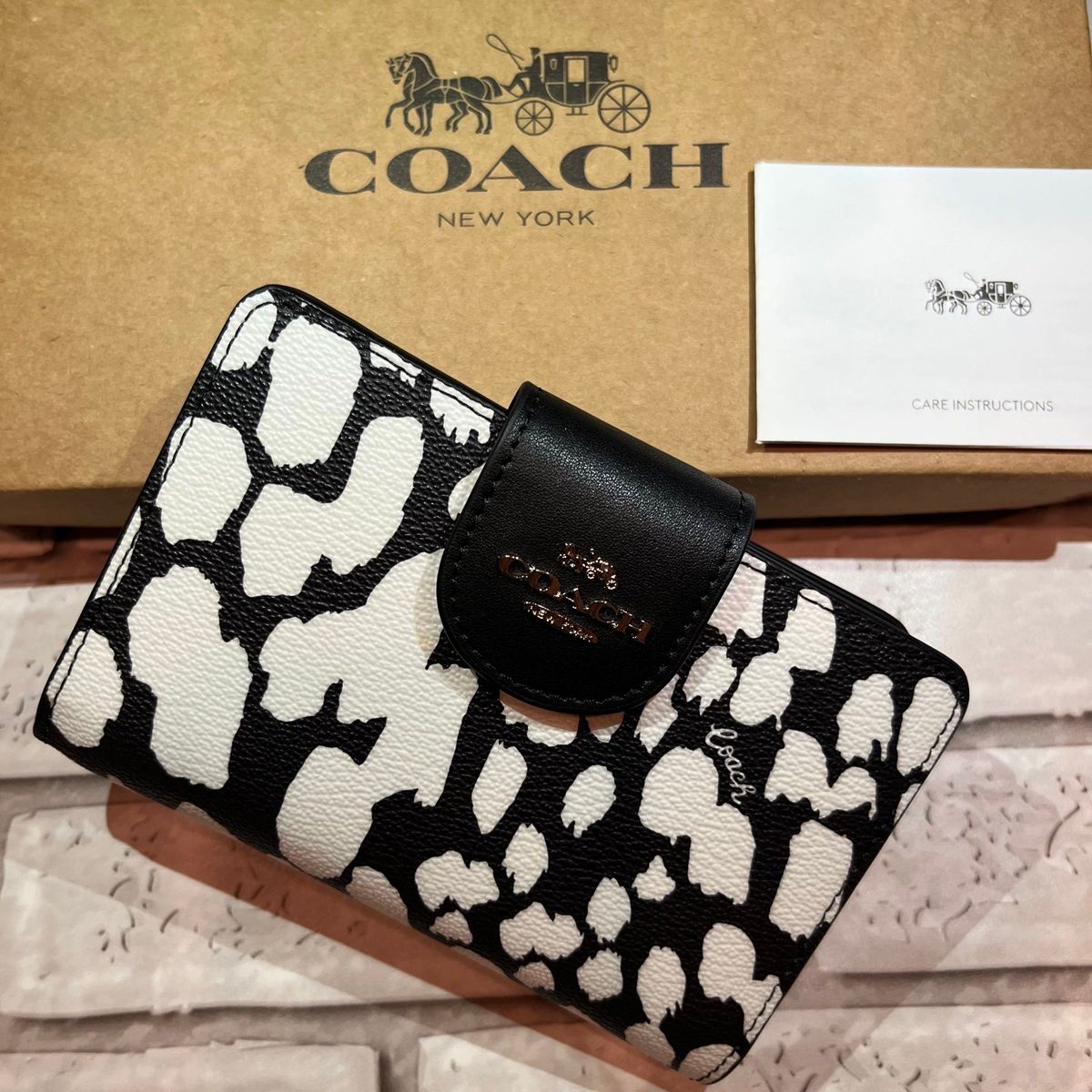COACH コーチ ホワイトブラック 二つ折り ミディアムウォレット