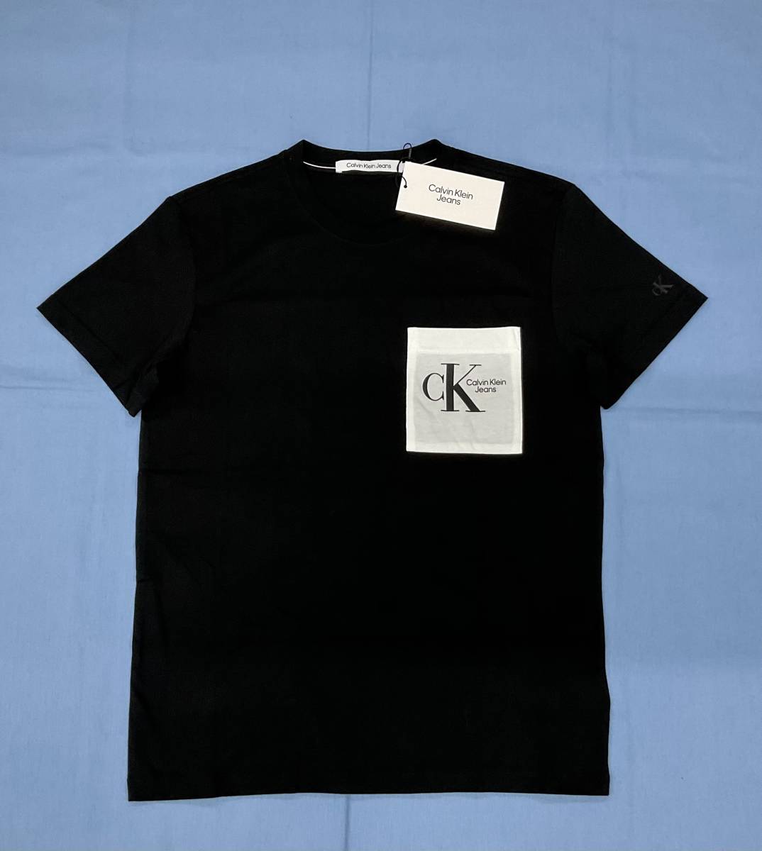 カルバン クライン ジーンズ　ロゴ Tシャツ 01B22　Mサイズ　ブラック　新品 タグ付　Calvin Klein Jeans　J30J320192_胸ポケットを飾ったブランドロゴ