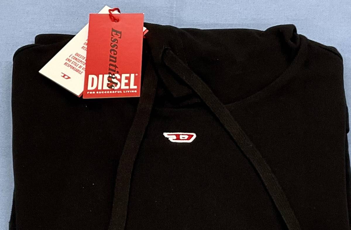 ディーゼル　スウェット ワンピース 2123　XXSサイズ　ブラック　新品 タグ付　DIESEL　A05707 0GEAD 9XX　Dロゴ　パーカー　ドレス_「Dロゴ」がシンプルながらも存在感を