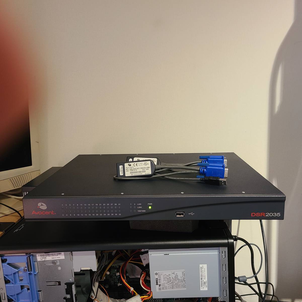 人気No.1 Avocent KVMスイッチ DSR2035 32ポート IP CPU切替器