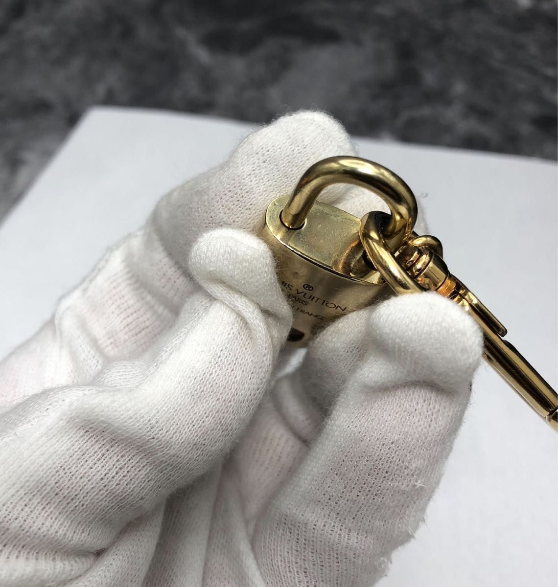 Louis Vuitton 割ろ ルイヴィトン アノクレ キーホルダー ゴールド Louis Vuitton 割ろ ルイヴィトン アノクレ キーホルダー ゴールド