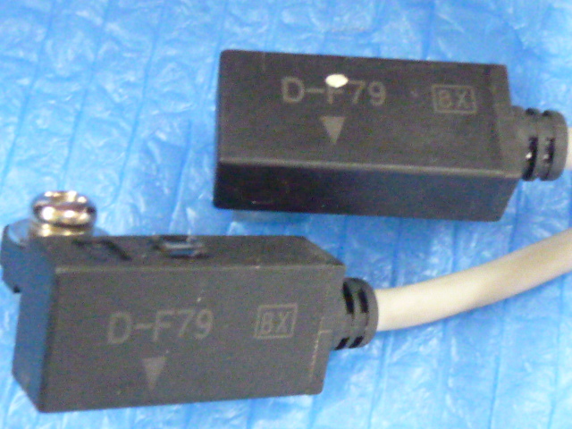 中古品 SMC 一般(汎用)形オートスイッチ D-F74 無接点オートスイッチ 2個_画像6