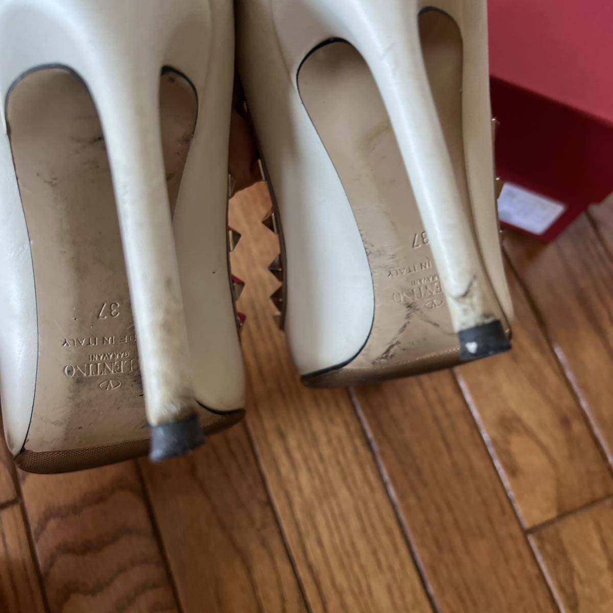 全商品オープニング価格! valentino パンプス スタッズ クリーム色