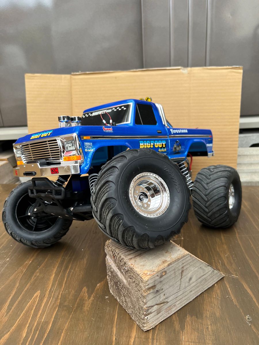 トラクサス　ビックフット　オフロード　traxxas BIGFOOT 2WD モンスタートラック