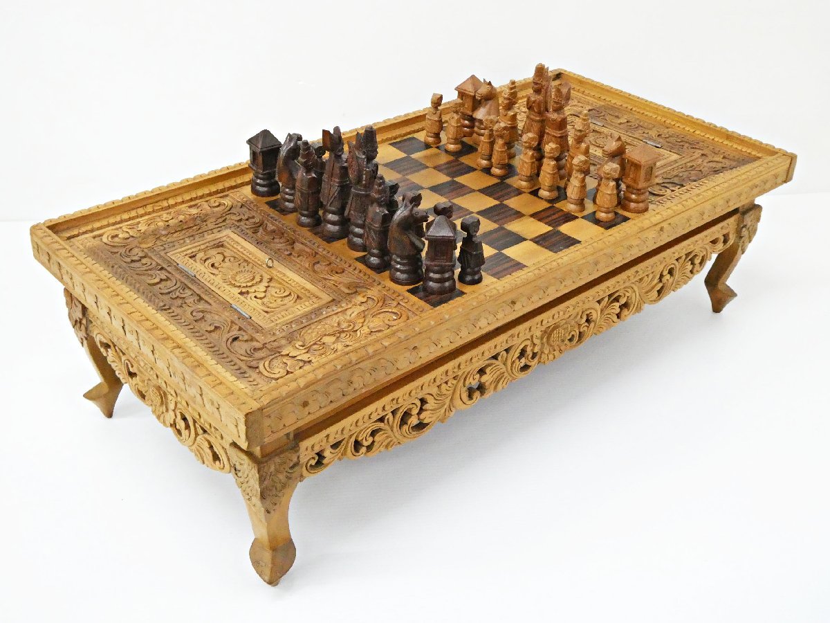 ○ チェステーブル 駒 チェス盤 エスニック 木製 木彫り 木工芸 アンティーク バリ島 東南アジア チェス