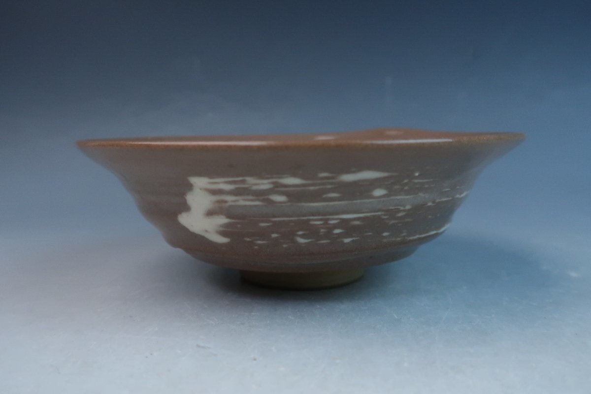 人気満点 加藤春暁 春日窯 瀬戸焼 時代物 刷毛目文 抹茶碗 夏茶碗 平茶碗 茶碗