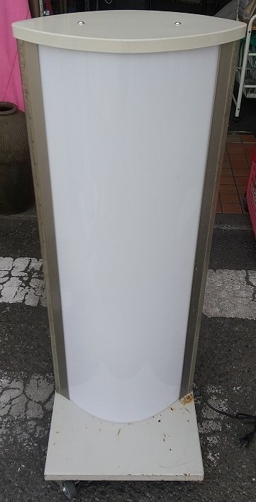 ブランド雑貨総合 ☆USED 電飾☆ 店頭看板 キャスター付き 電光看板