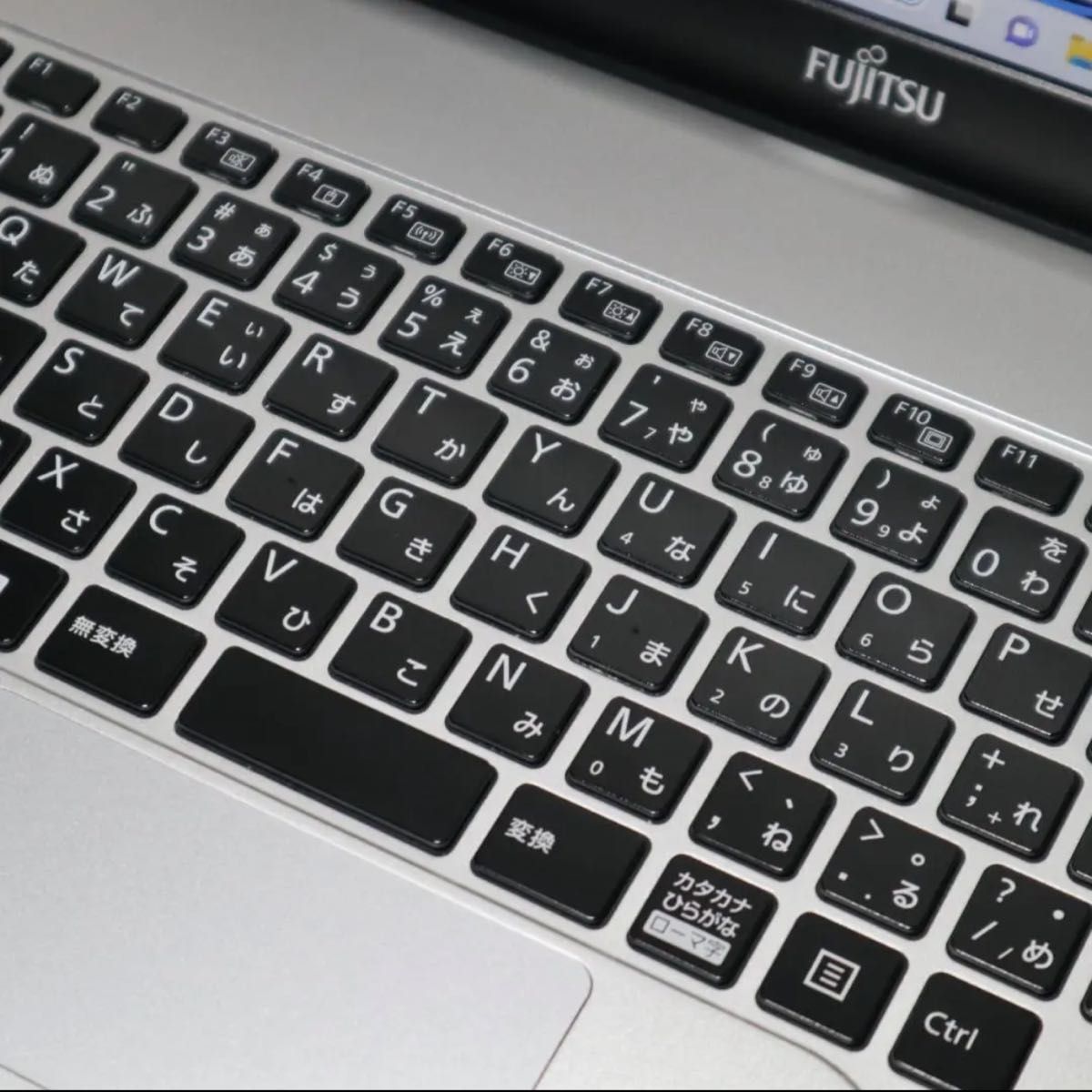小型&軽量!Win11高年式!8世代Corei5&SSD/メ8G/無線/カメラ