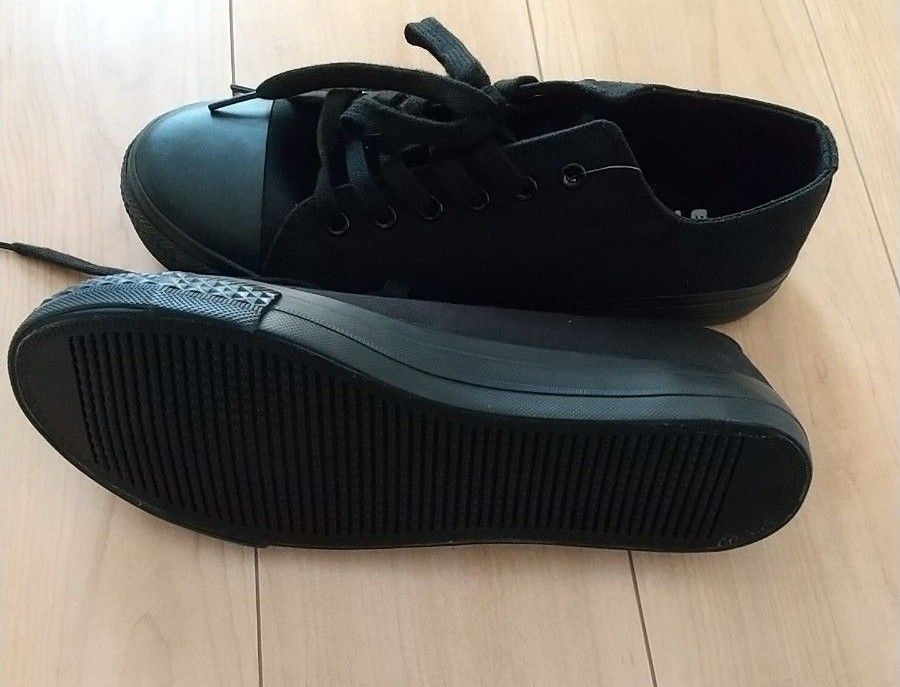 タグ付き！新品 未使用    黒 スニーカー 紐靴 サイズLL(27cm程度)