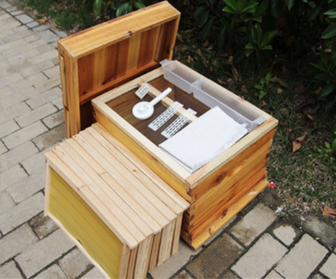  molasses bee Mitsuba chi breeding nest box nest frame type nest box .... breeding for nest box Japanese cedar wooden nest box molasses . coating . bee apparatus . bee supplies 