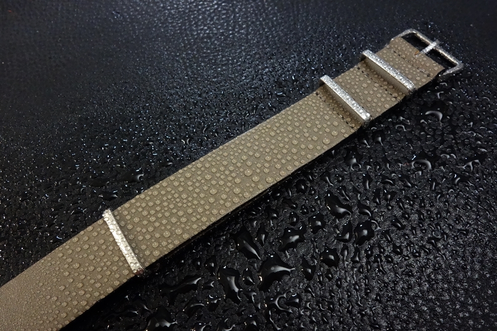 ◆Leather NATO G10Strap◆高品質国産本牛革カーフレザー KHAKI 22mm Custom Order(BUCKLE COLOR) 受注生産(納期10日前後) 腕時計ベルト_復元性特殊撥水ポリマーにより強力に撥水