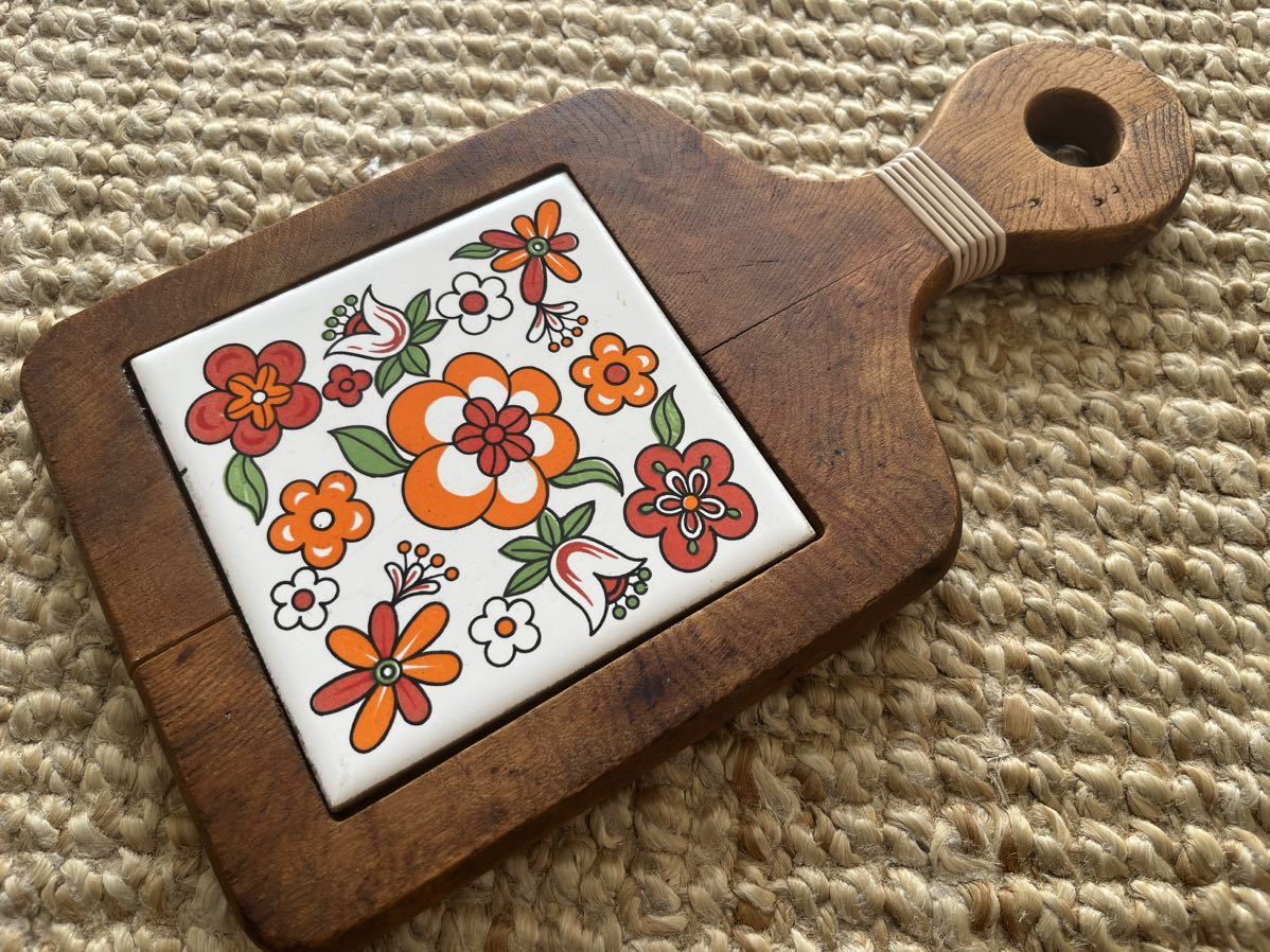  Vintage ** 1970s. flower. tile cutting board vintage cutting board