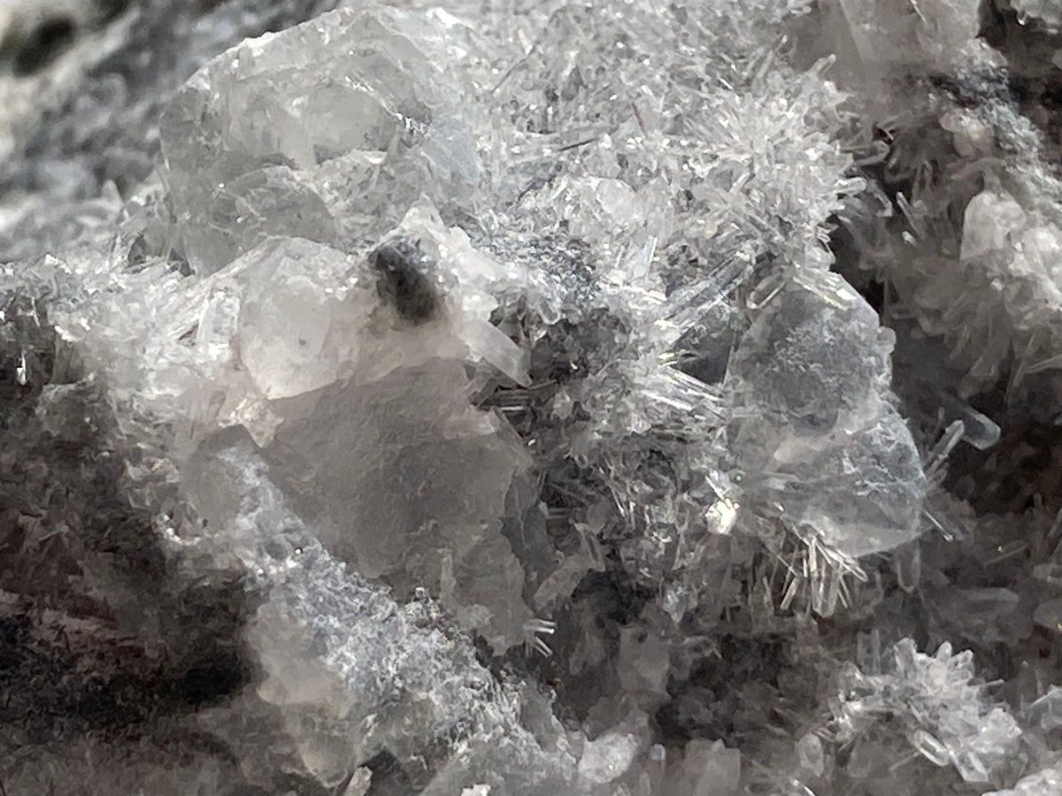 フローライトオン水晶原石　フローライト水晶共生　スノーキャップ　天然石　クラスター