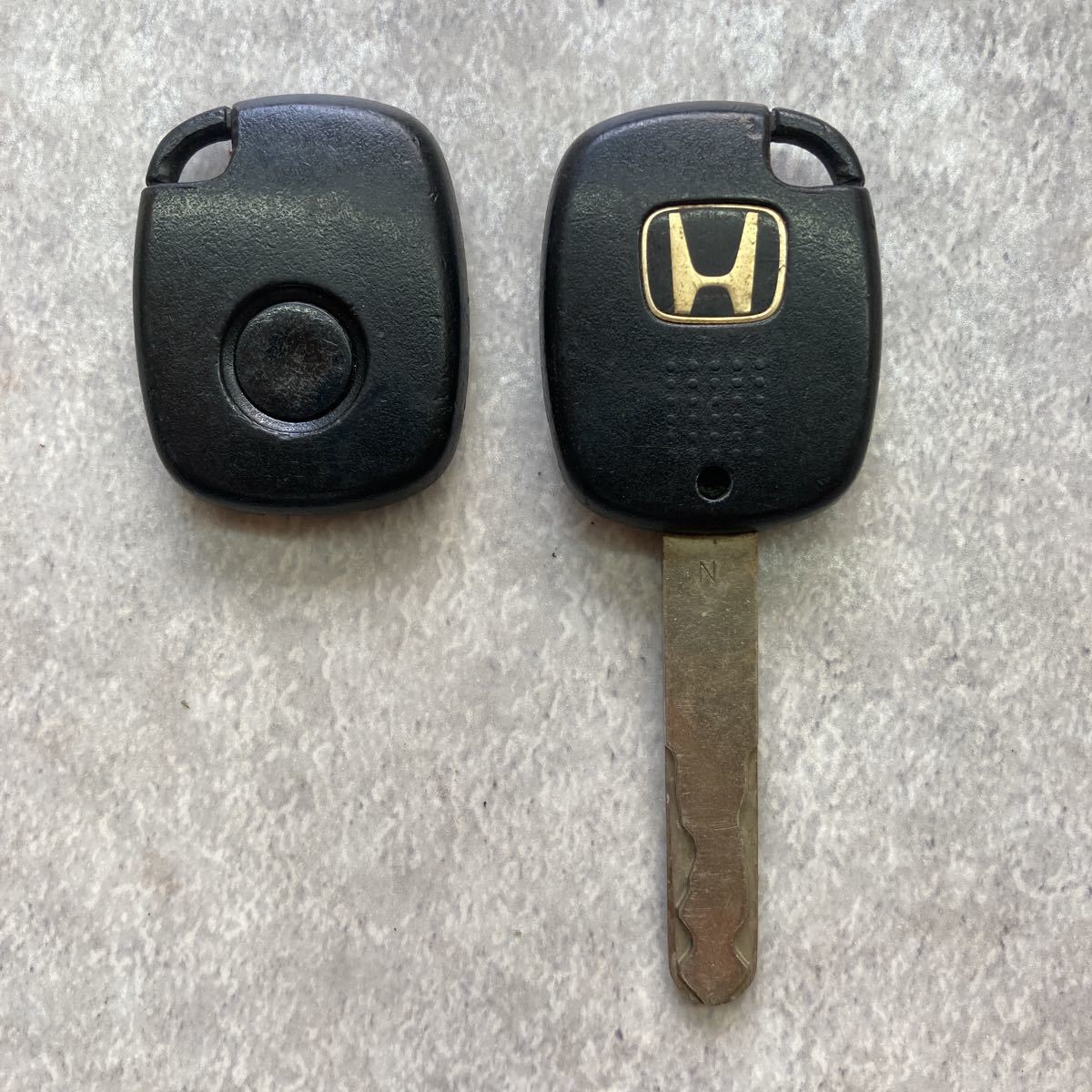 ホンダ HONDA 純正 キーレス 鍵 小 1ボタン 1B 緑基盤 黒ボタン 動作未確認 ボタン良好 バモス ライフ フィット アクティ モビリオ K50764_画像1