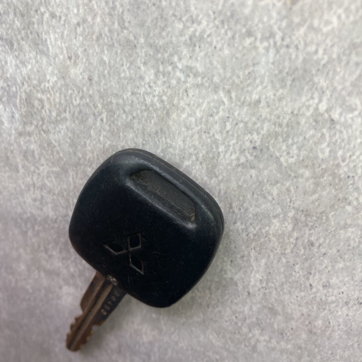  Мицубиси Mitsubishi MITSUBISHI оригинальный дистанционный ключ ключ 2 кнопка старый зеленый основа работоспособность не проверялась Pajero Lancer Delica EK Wagon Minicab Toppo K50850