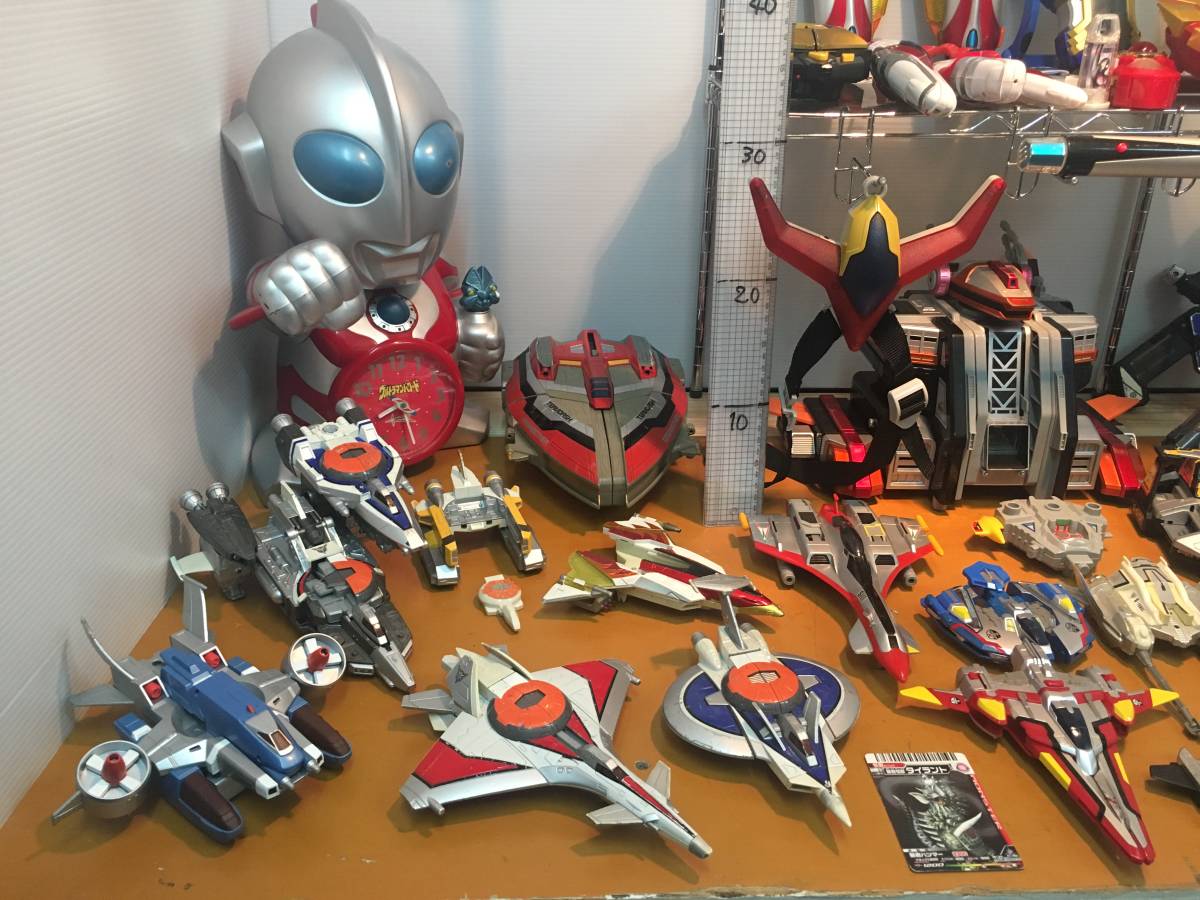 奧特曼怪物大軟乙烯聲圖手指木偶橡皮擦嘎查Shokutai Dorama Nogi鬧鐘科學特種部隊 原文:ウルトラマン 怪獣 ビッグ ソフビ サウンド フィギュア 指人形 消しゴム ガチャ 食玩 ジオラマ なりきリセット 目覚まし時計 科学特捜隊