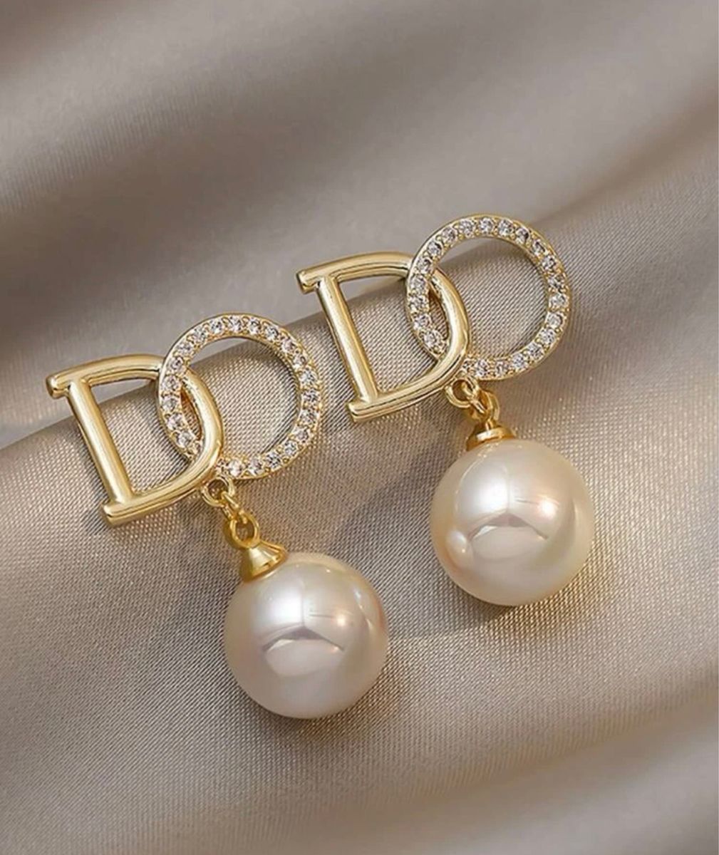 【本日限定 最終値下げ】Dior ディオール ディオール風ピアス ロゴピアス ゴールド パール