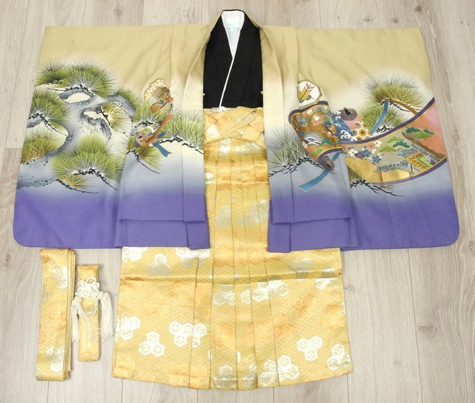 数量限定価格!! sin 大特価!七五三や5月の節句・お祝い着に ◇ベージュ色系 兜◇5歳男の子着物・羽織・袴セット5987【中古】 和服 数量限定価格!! sin 大特価!七五三や5月の節句・お祝い着に ◇ベージュ色系 兜◇5歳男の子着物・羽織・袴セット5987【中古】 和服
