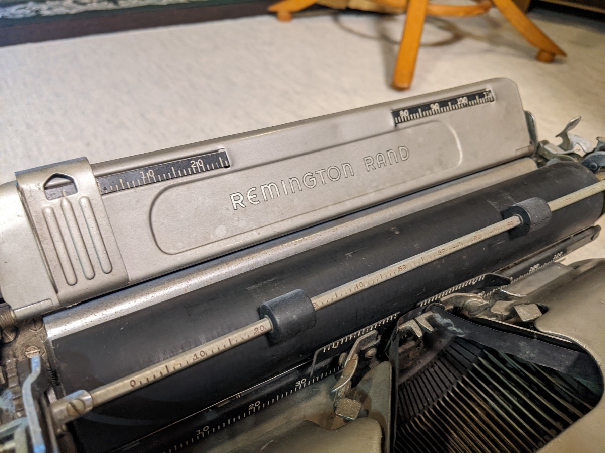 レミントン REMINGTON アンティーク タイプライター ガンメタ シルバー色 12kgの画像3