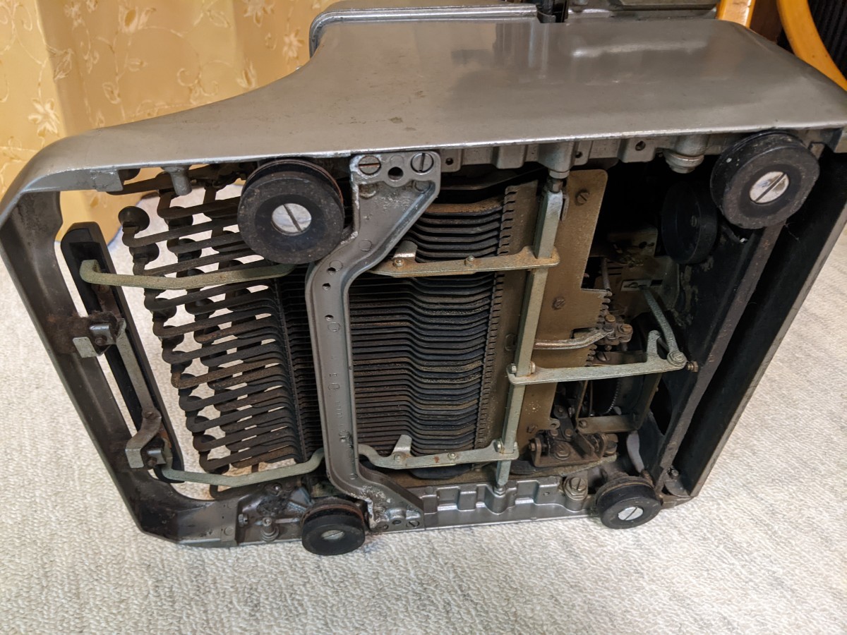 レミントン REMINGTON アンティーク タイプライター ガンメタ シルバー色 12kgの画像8