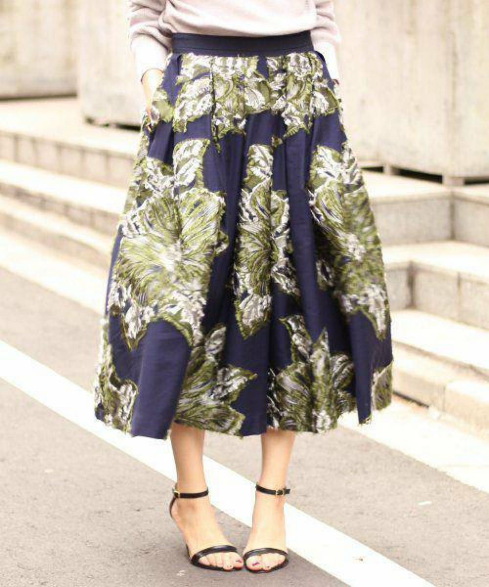 IENA LA BOUCLE フラワージャガードボリュームスカート ネイビー