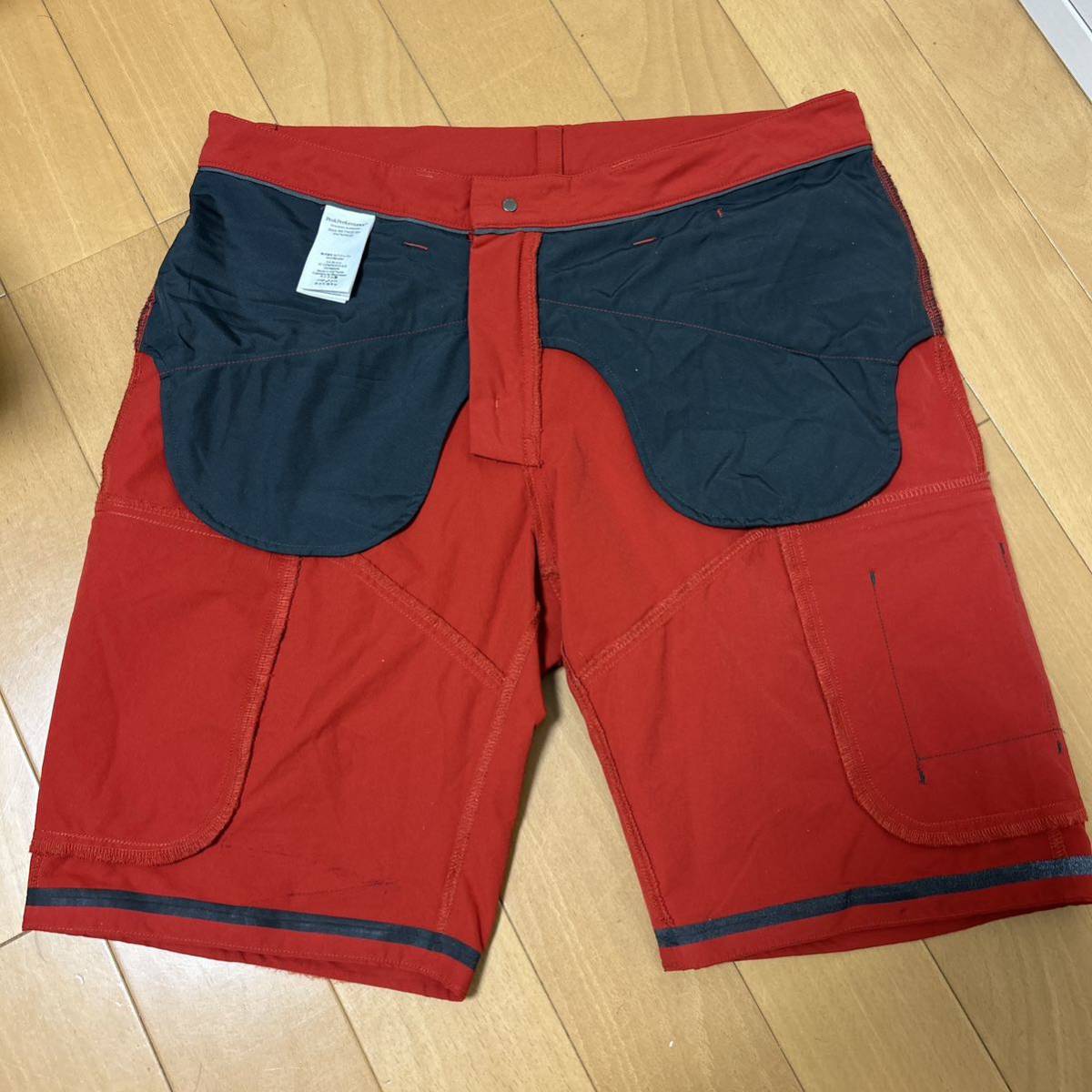 美品Peak Performance SoftshellShorts sizeLストレッチ ショートパンツ ハーフパンツ ピークパフォーマンス　ソフトシェル　ショーツ_画像4