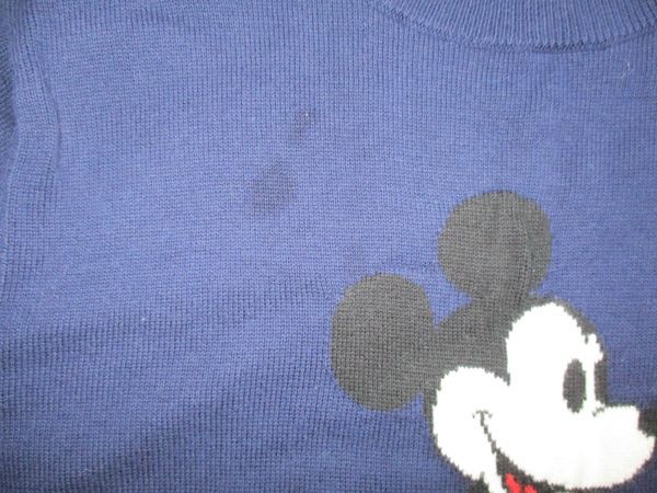 BF227【Disney・ミッキィーマウス】ニット　薄め　セーター　訳有　男女児　濃青　130_汚れです