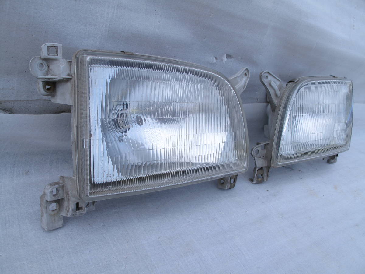  Hiace van 100 series LH178V LH162 LH162V LH168 LH168V LH172 headlamp left right set KOITO 26-89 used.