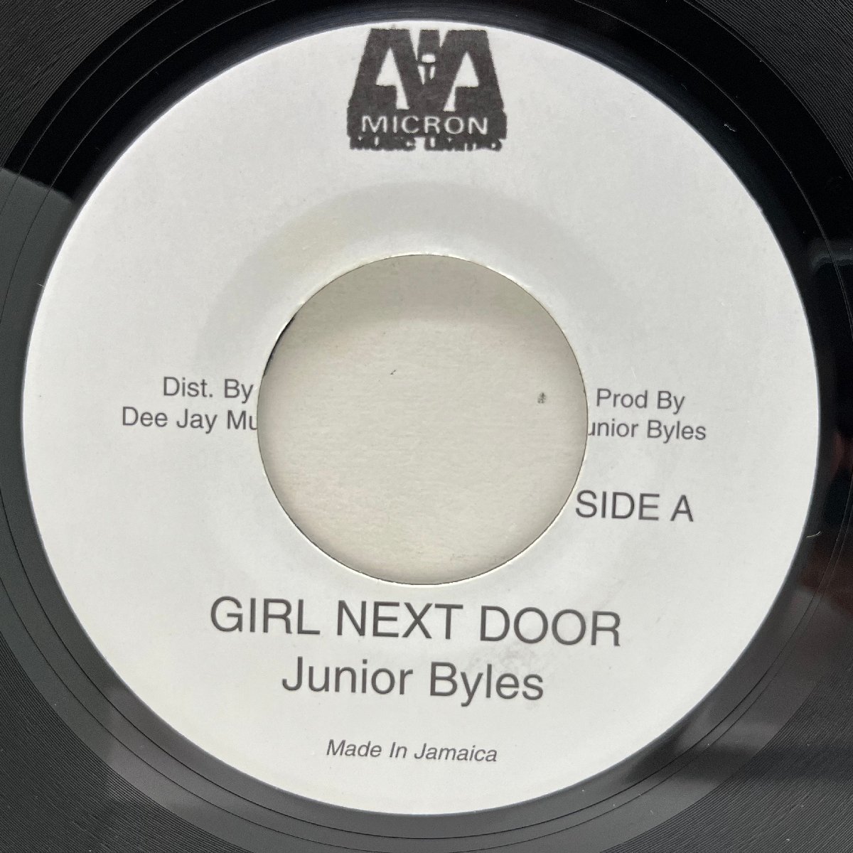 美盤!! 7インチ JAプレス JUNIOR BYLES Girl Next Door / Next Door Dub (Micron) LEE PERRY 牧歌的ルーツトラック 45RPM._画像1