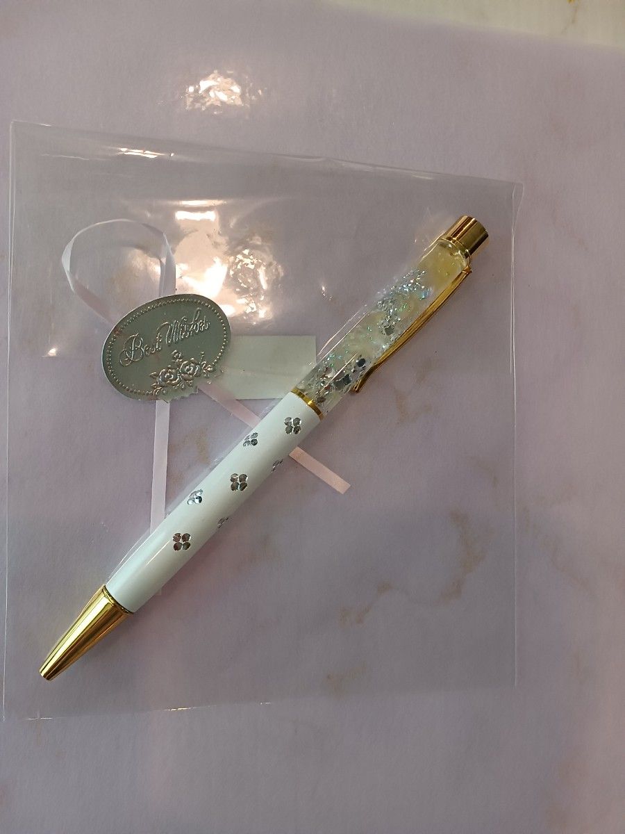 可愛いハーバリウムボールペン3本　ハーバリウムボールペン　ボールペン　替芯つき　インク　黒インク　文房具　花柄　書きやすいペン