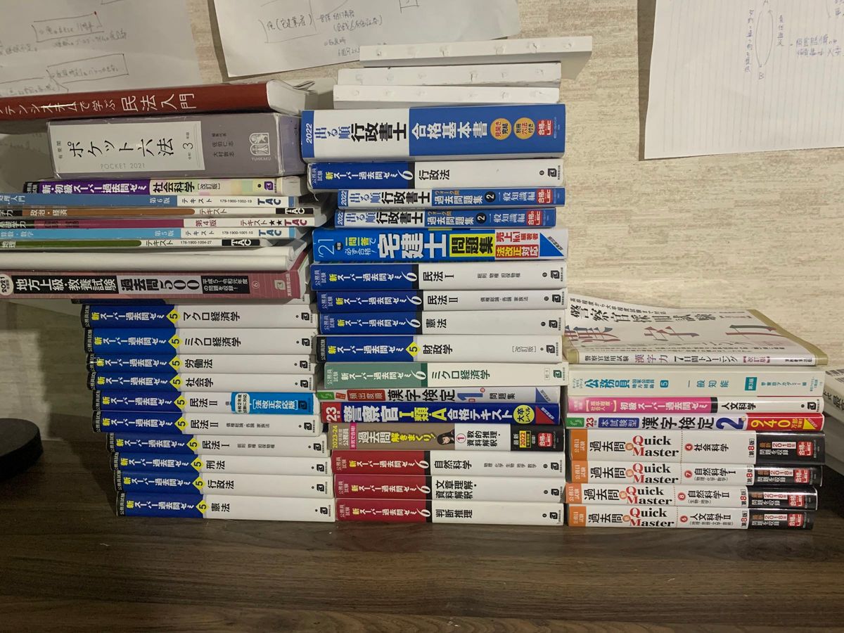 1冊500円で販売します！私の学習後の筆跡が残っています！気になられましたらいつでもお声をお掛けください！