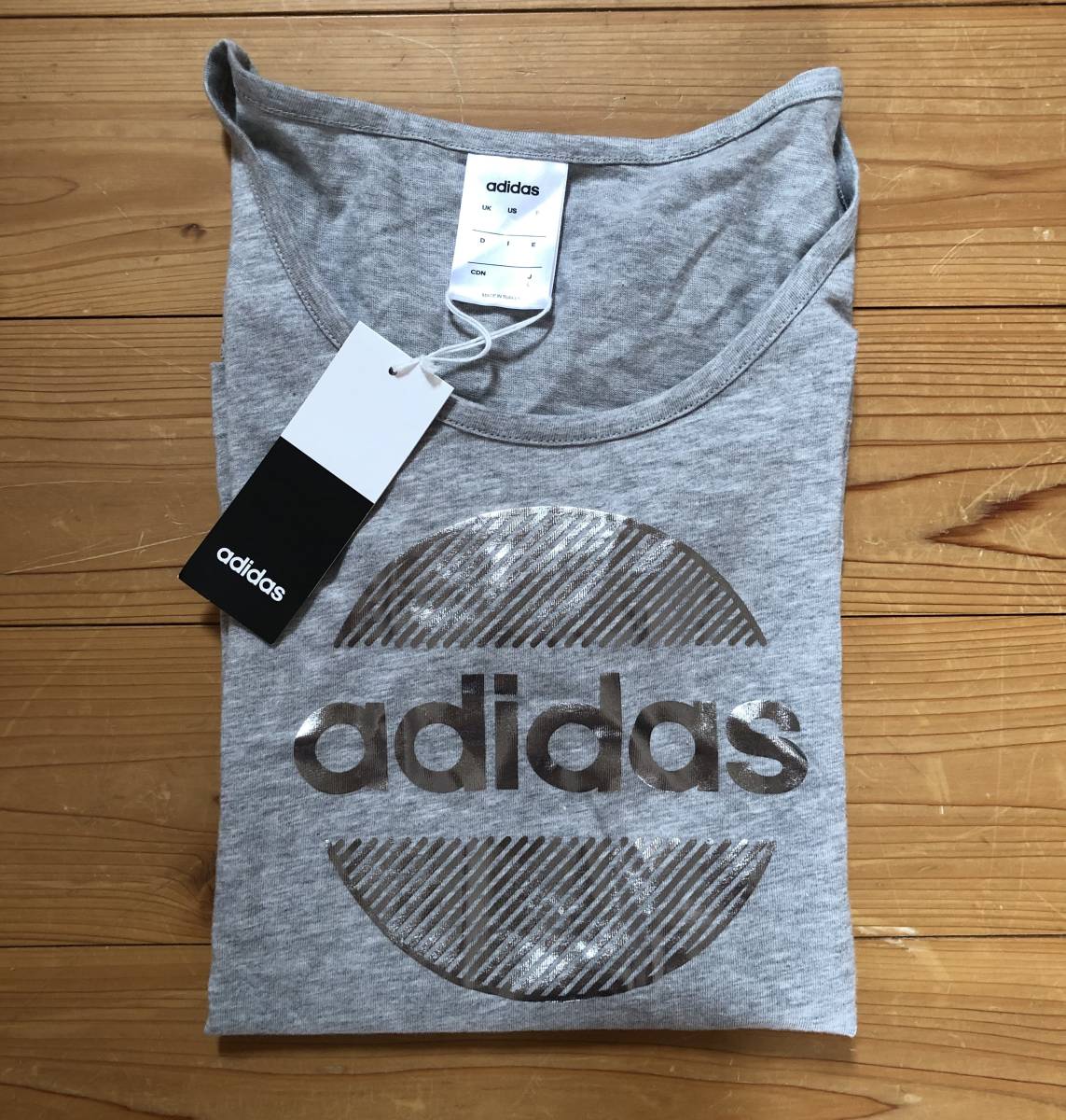 ★未使用 adidas/アディダス Tシャツ シルバーロゴプリント ★_画像3