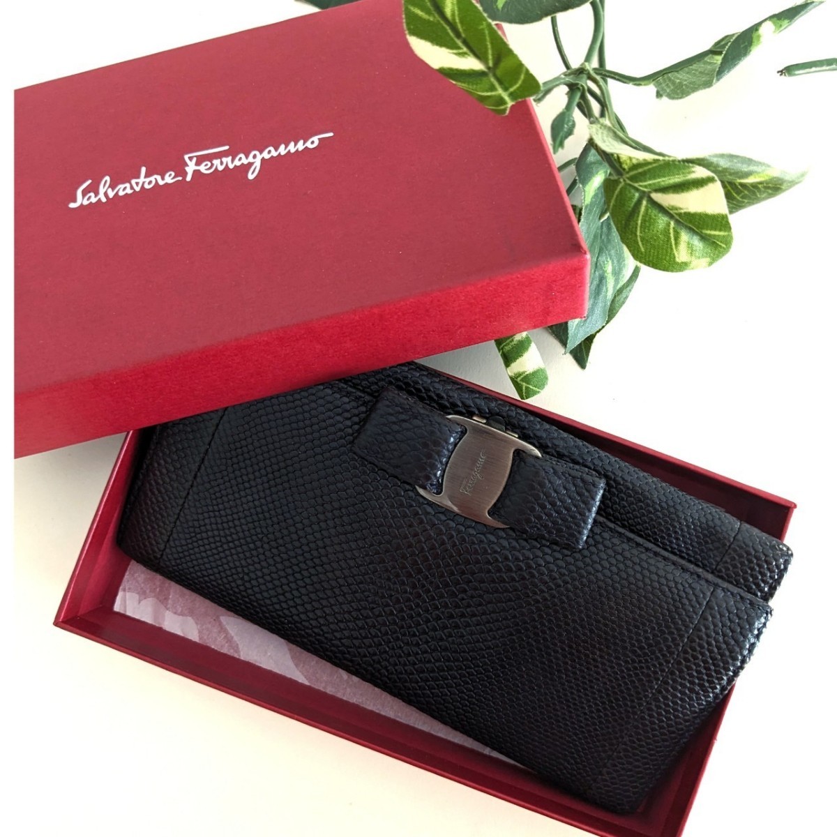 フェラガモ Salvatore Ferragamo ヴァラ ヴィンテージ 本革 レザー 長財布 ウォレット ブラック 黒 ネイビー ブルー 青 紺  イタリア製