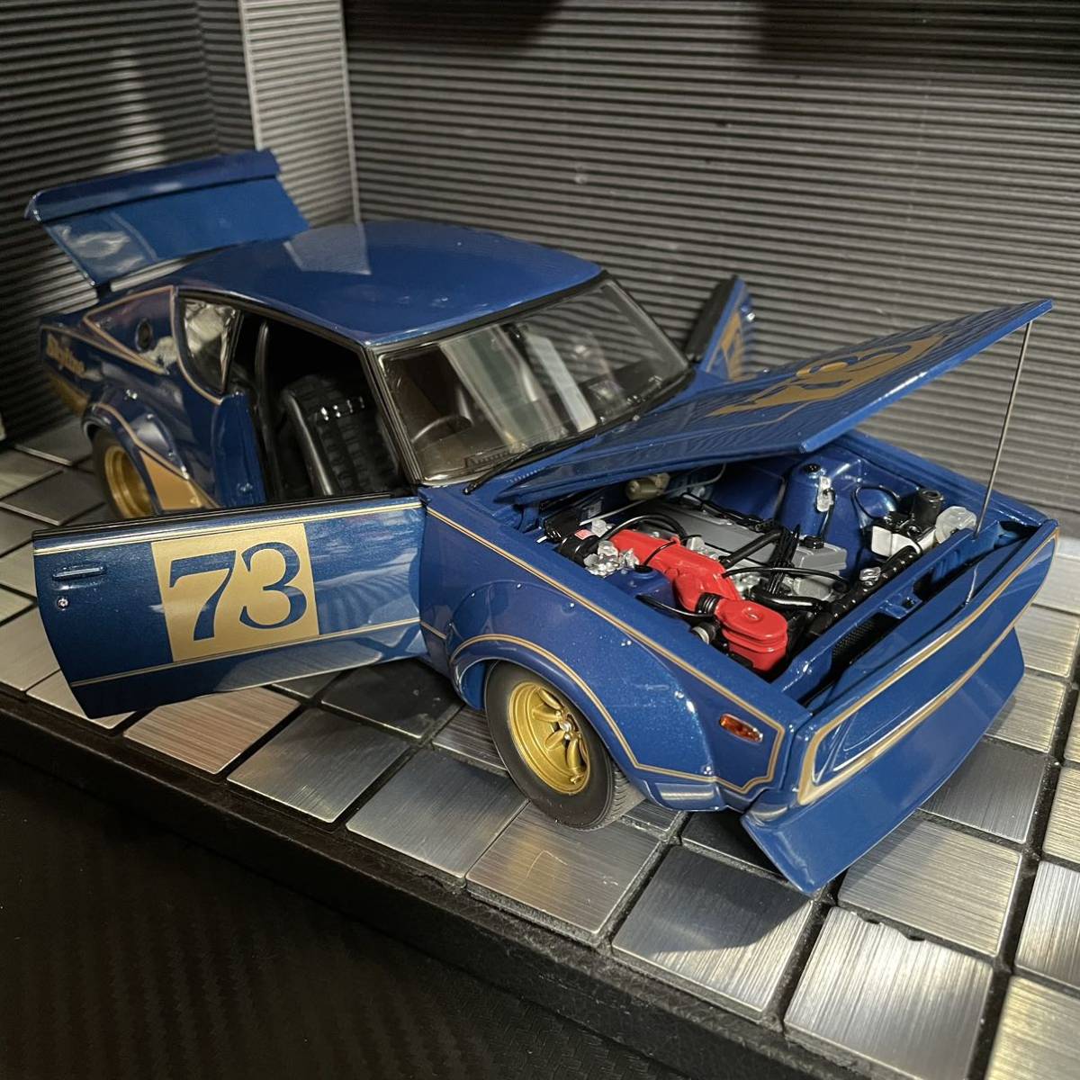 絶版未展示品 京商 1/18 日産 スカイライン 2000GT-R(KPGC110) RACING PRESENTATION 1972 ブルーメタリック_画像5