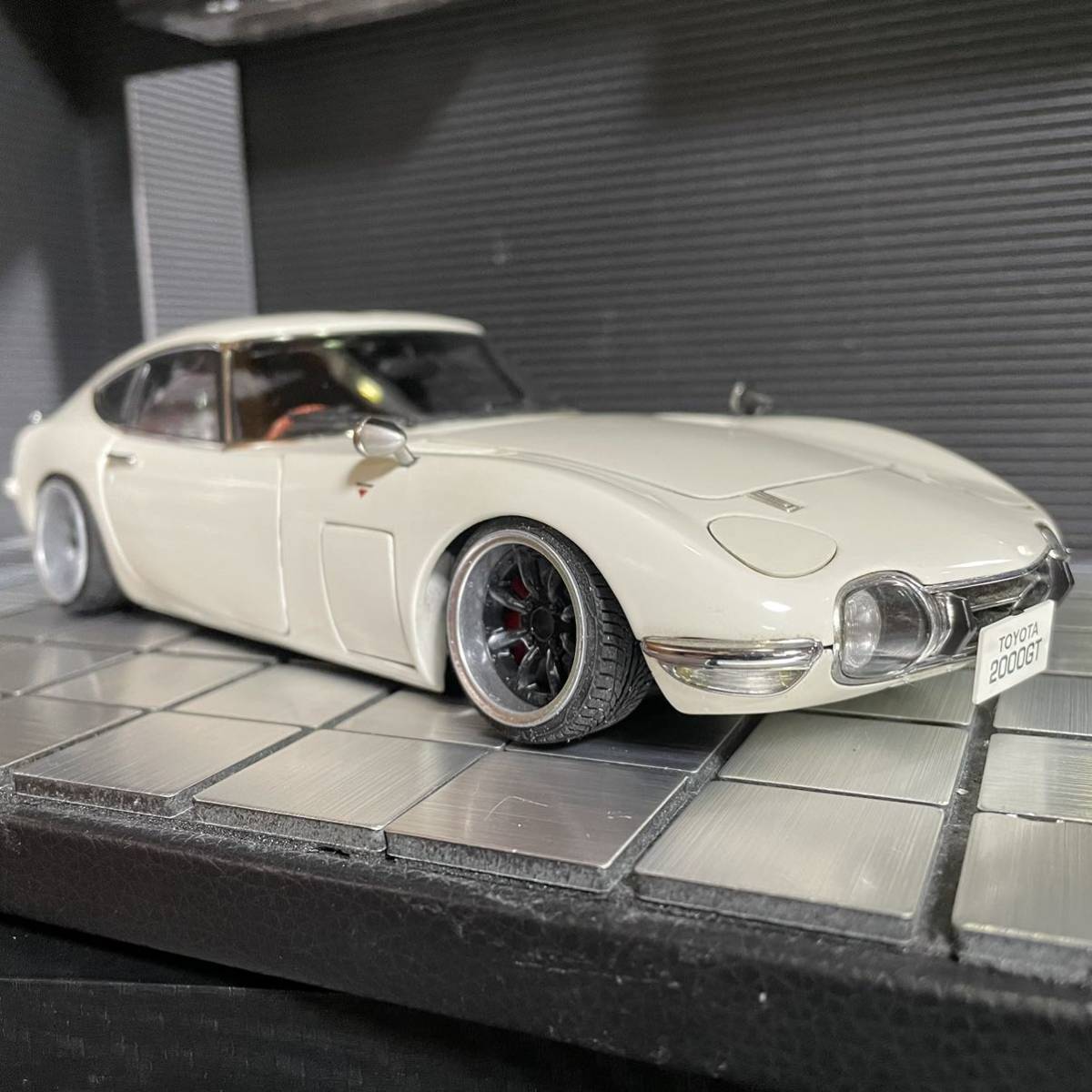 オートアート 1/18トヨタ 2000GT クーペ（カスタム仕様)