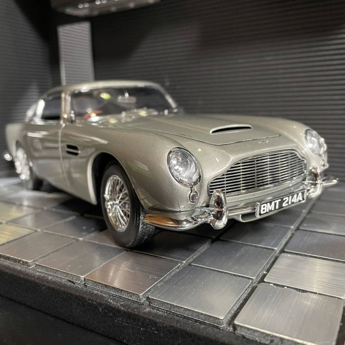 出産祝い 絶版未展示品 007ゴールドフィンガー DB5 オートアート1/18