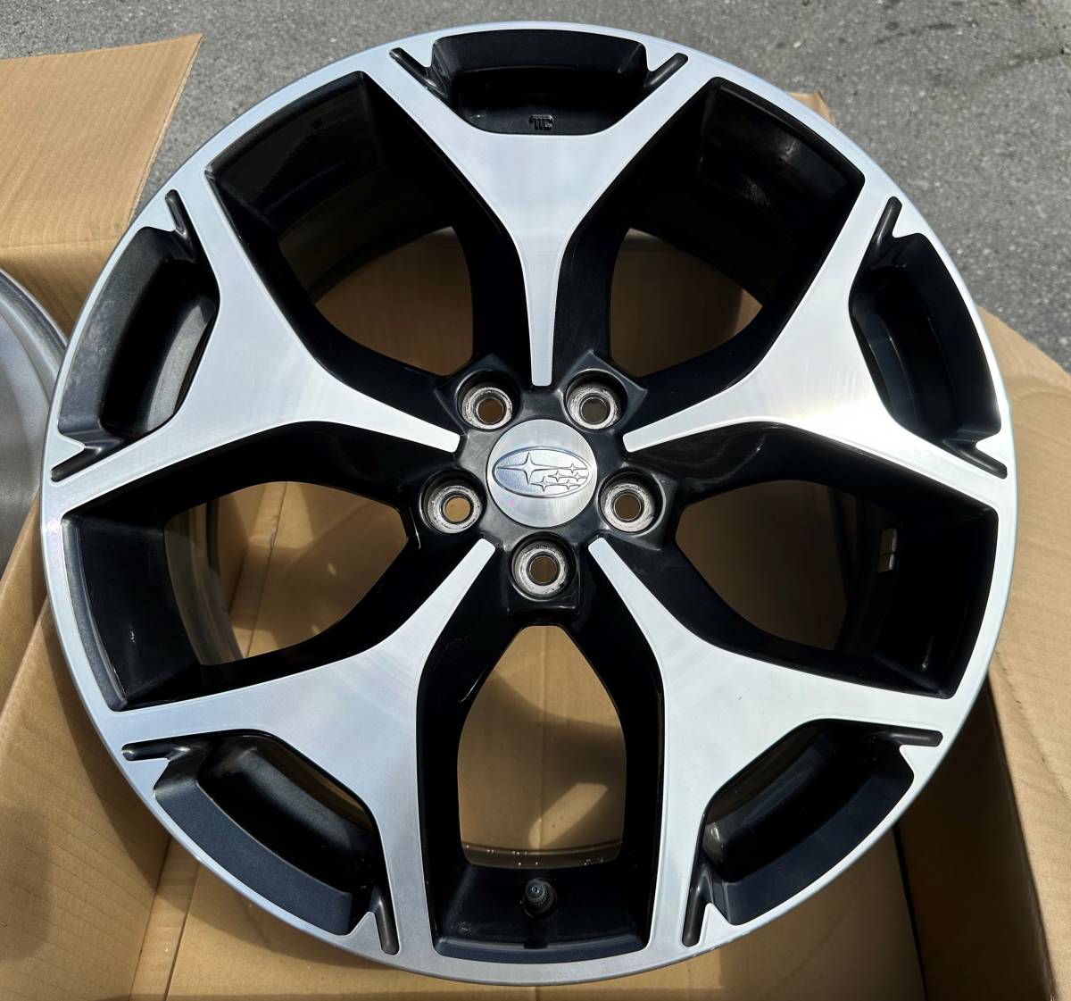 【スバル SJG フォレスター 2.0XT 純正 アルミ ホイール 4点セット 18×7J +48 PCD100 5穴 ENKEI製 Weds kranze クレンツェ カバー4枚付_画像5