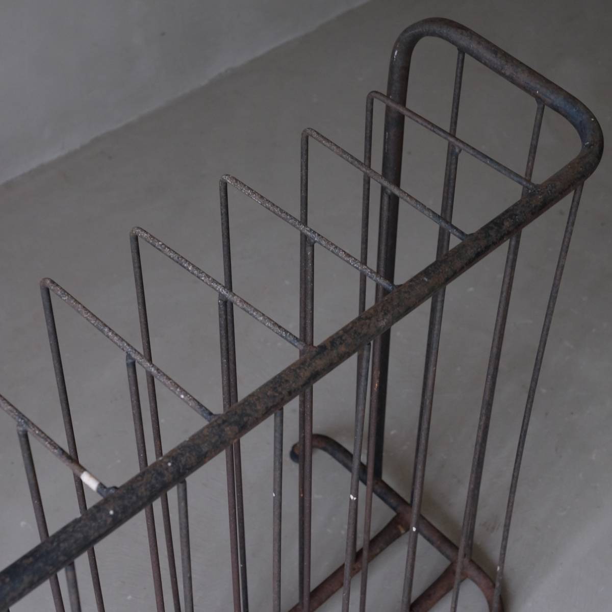 02589 stand type. iron ../ iron stand fence partitioning screen partition umbrella stand 