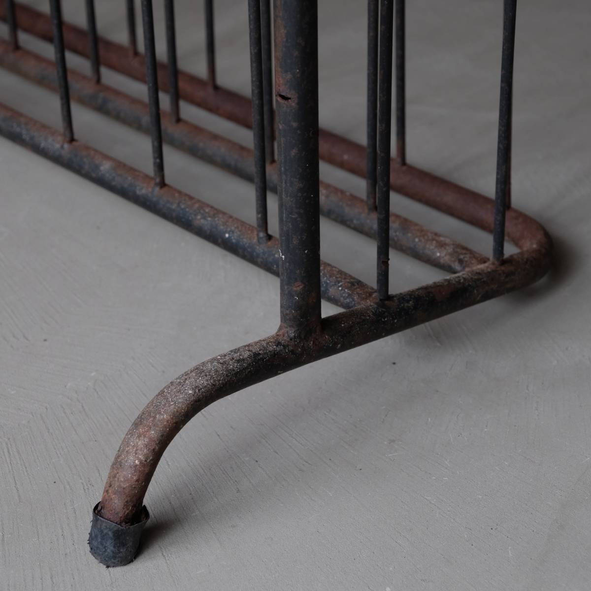 02589 stand type. iron ../ iron stand fence partitioning screen partition umbrella stand 