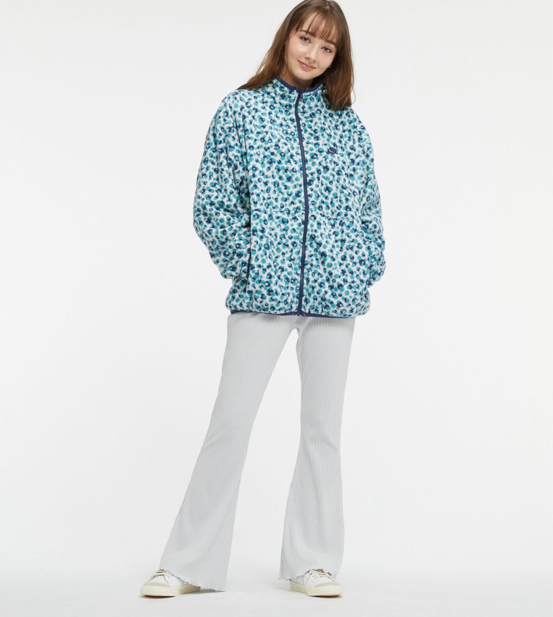 新品 定価9350円 NIKE フリースジャケット ブルー XLサイズ 新品 定価9350円 NIKE フリースジャケット ブルー XLサイズ